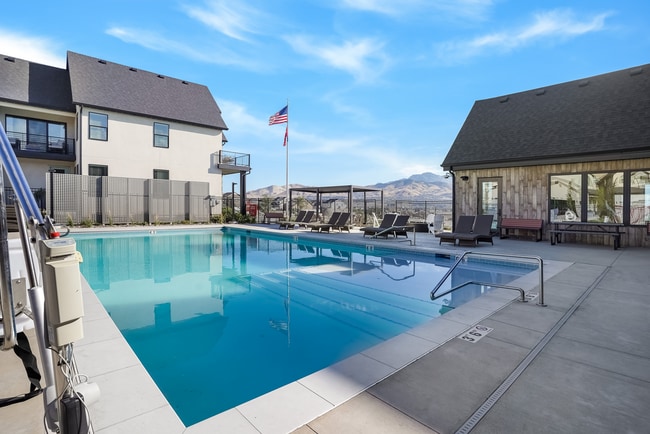 Photo - Holbrook Towns