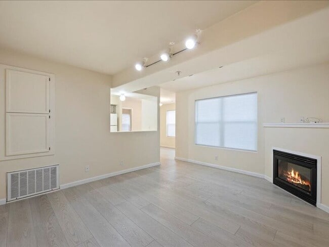 Building Photo - 6405 Chapel Hill Blvd Unit D102