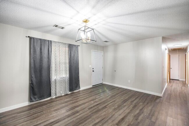 Photo - 609 Forest Lake Dr