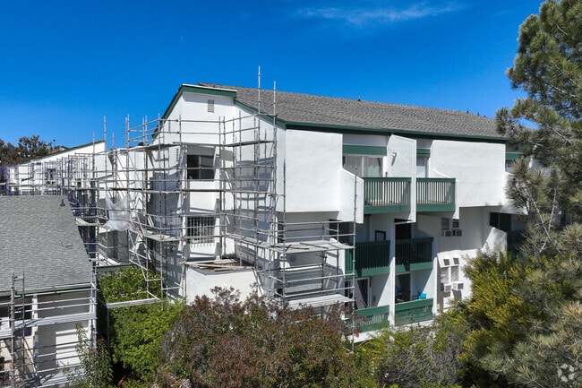 4060-4064 Av. Huérfano - Bayho Condominiums