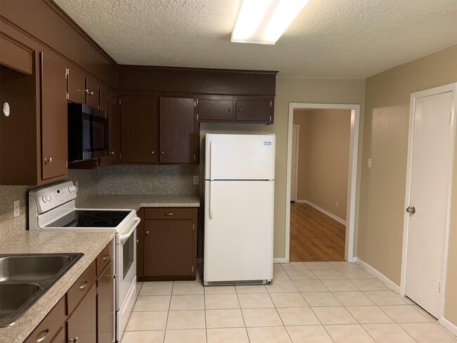 208-210 Yale Ct