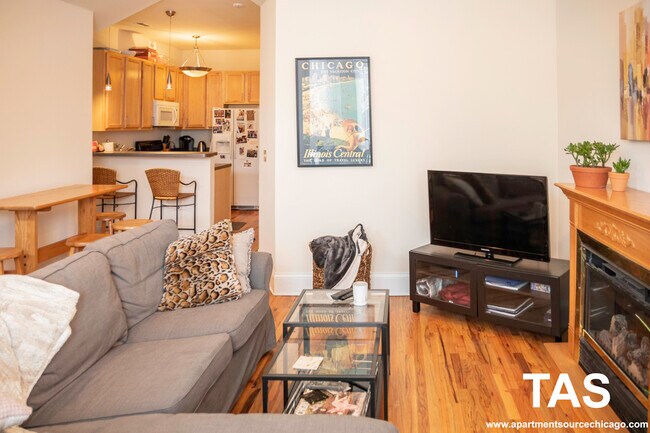 Photo - 1935 N Wood St Unit 2