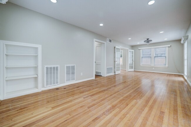 Photo - 827 Le Green St