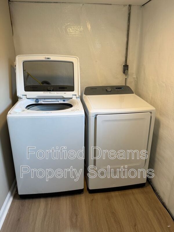 Building Photo - 2203 Maywood St