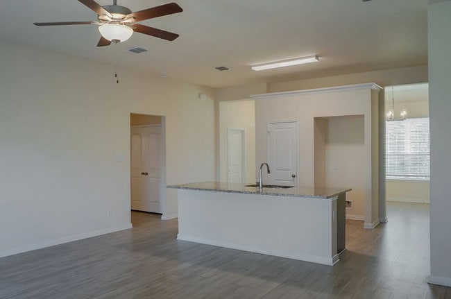 Photo - 3027 Dade Loop