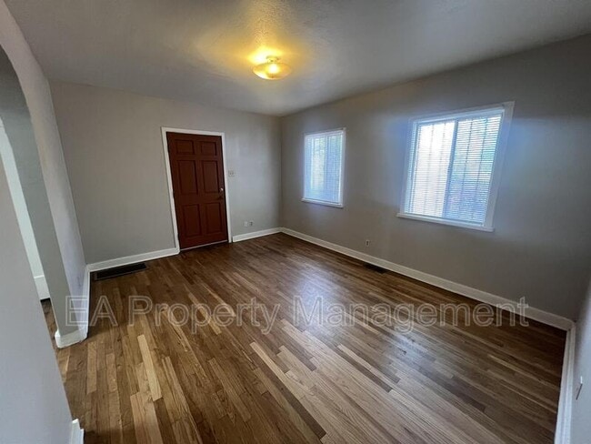 Photo - 511 7th St SW