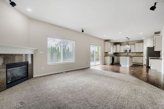 Photo - Spacious 5 Bedroom Lynnwood Dream Rental w/ Attached 3-Car Garage!