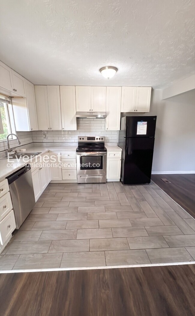 Photo - 193 W Canterbury Dr