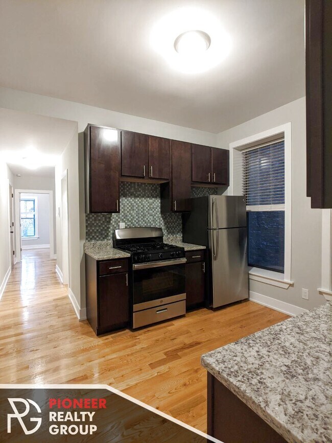 Photo - 625 W Oakdale Ave