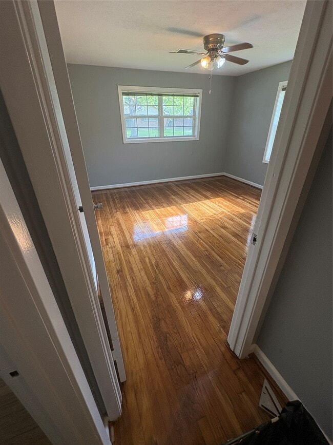 Photo - 5223 Sanford Rd