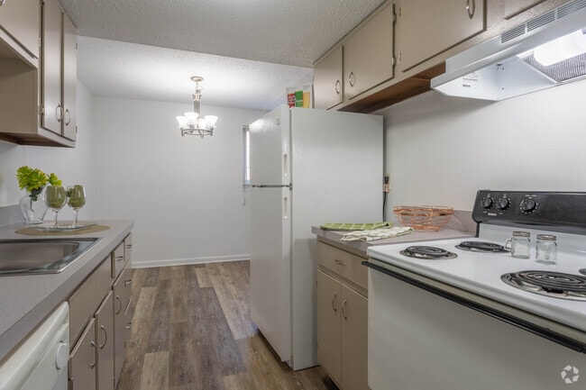 2HAB 1BA 920 ft² - Royalton Greens