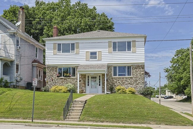 Building Photo - 3470 Brotherton Rd Unit #3