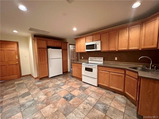 Building Photo - 26 Wallkill Ave Unit 2