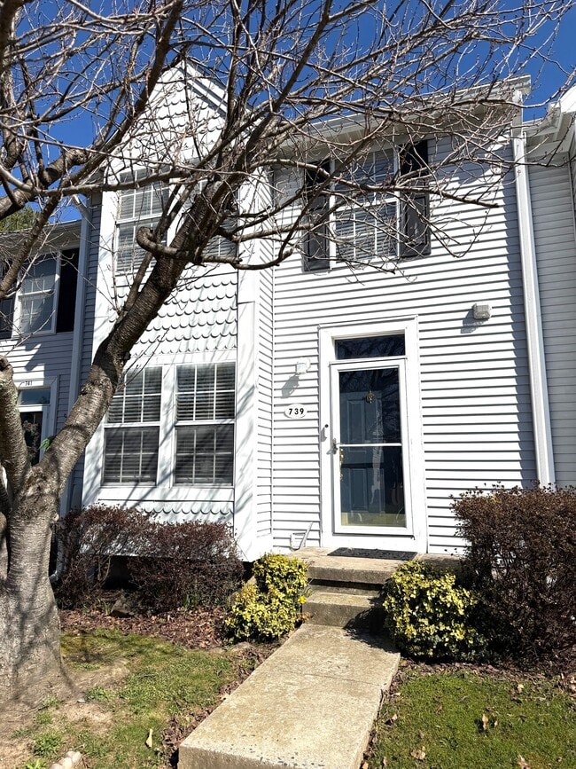 Photo - 739 Orley Pl