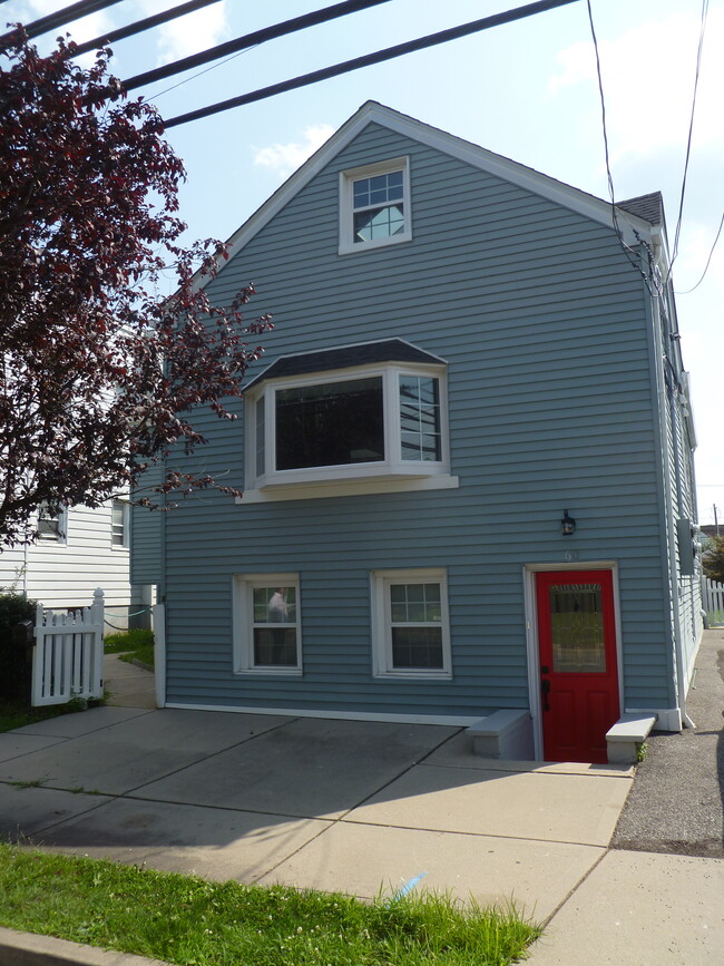 Photo - 60 Garibaldi Ave Apartments Unit GROUND FLOOR