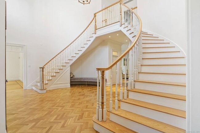 Photo - 355 Greens Farms Rd