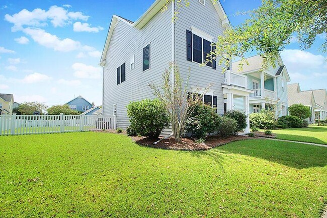 Photo - 111 Amaranth Ave