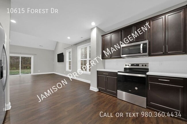 Photo - 10615 Forest Dr