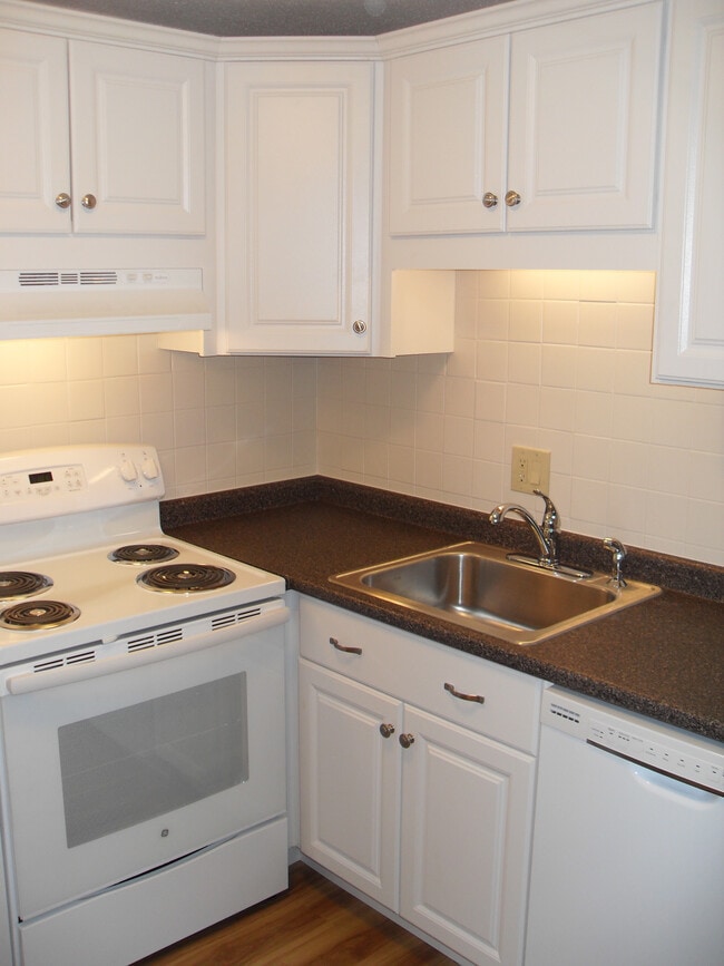 Building Photo - 50 English Village Rd Unit 103R Rental