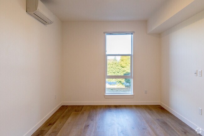 2BR, 1BA - 890SF - Monroe Commons