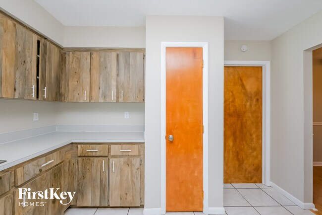 Photo - 2416 Timbercreek Loop W