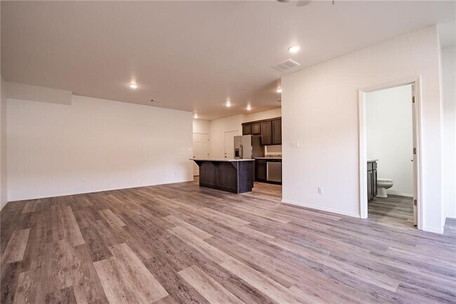 Photo - 825 S Rupple Rd