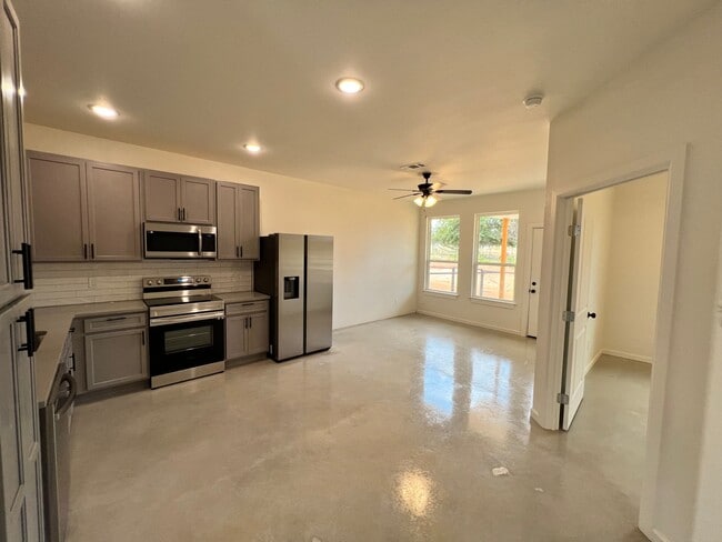 Photo - 2232 J E Woody Rd