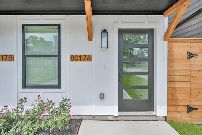 Photo - 8017 Cora St