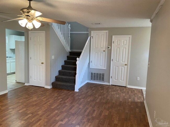 Photo - 327 Robin Hood Ln