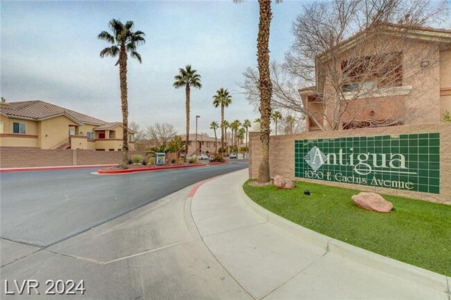 2 bedroom upgraded condo in Silverado Ranch - 2 bedroom upgraded condo in Silverado Ranch