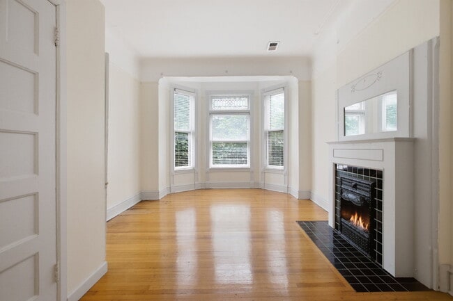 Photo - 2522 N Burling St Unit 3