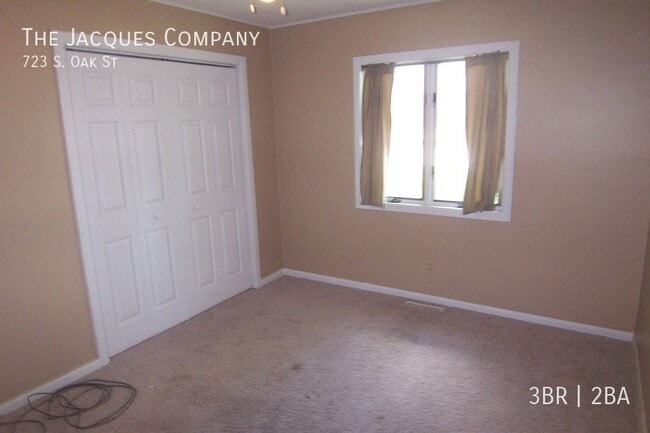 Photo - 723 Oak St