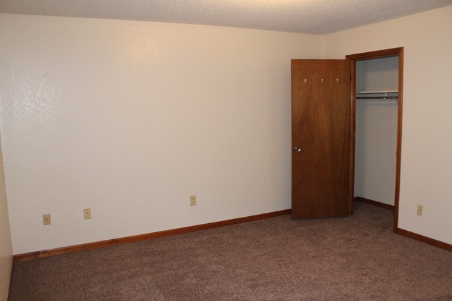 Millwood Townhomes & Apartments