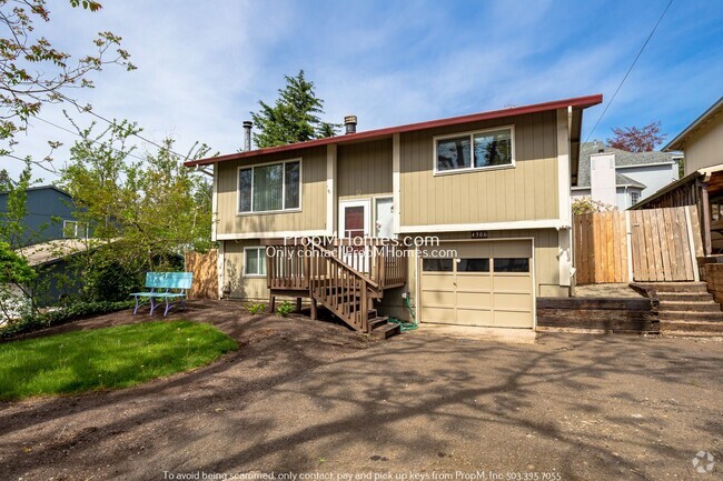 Building Photo - Cozy Three Bedroom Home in the Heart West ...