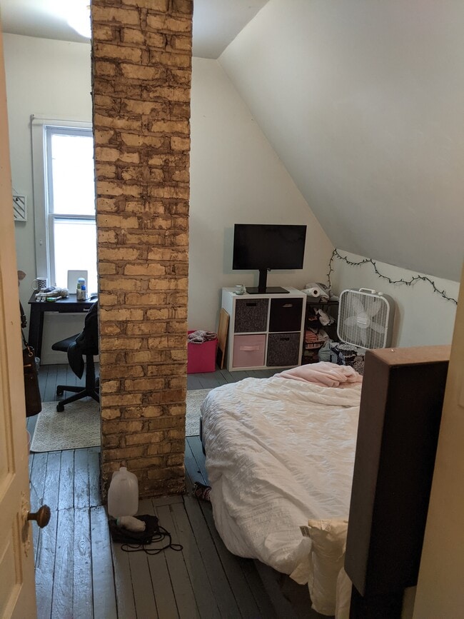 Study or bedroom - 1927 E Newberry Blvd Unit 1927a E Newberry Blvd