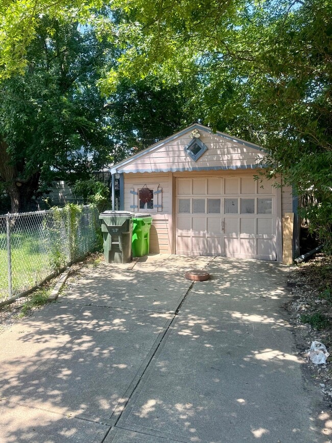 Photo - 23861 Colbourne Rd
