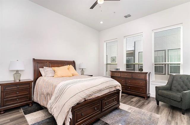 Photo - 2239 Lovedale Ave