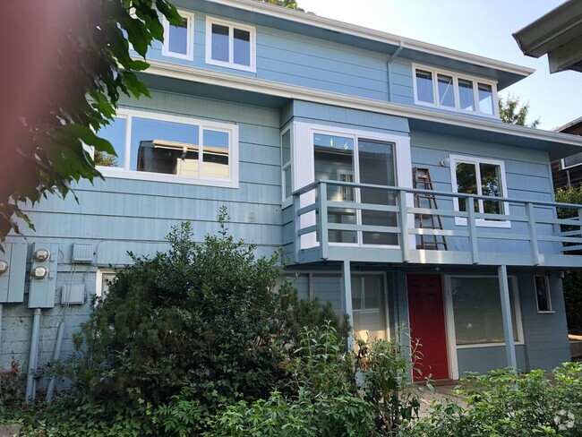 Building Photo - 1943 Onyx St Unit 2 Rental