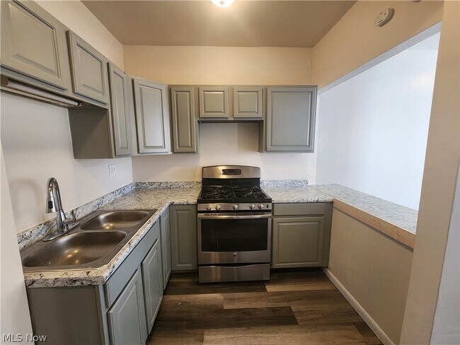 Photo - 2063 W 104th St