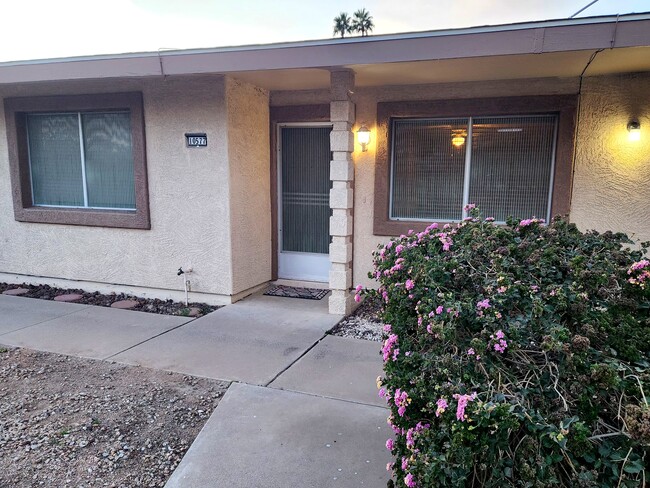 Photo - 10577 W Coggins Dr Unidad 10577 Rental