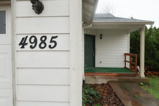 Photo - Fontana Duplexes Unit 4985