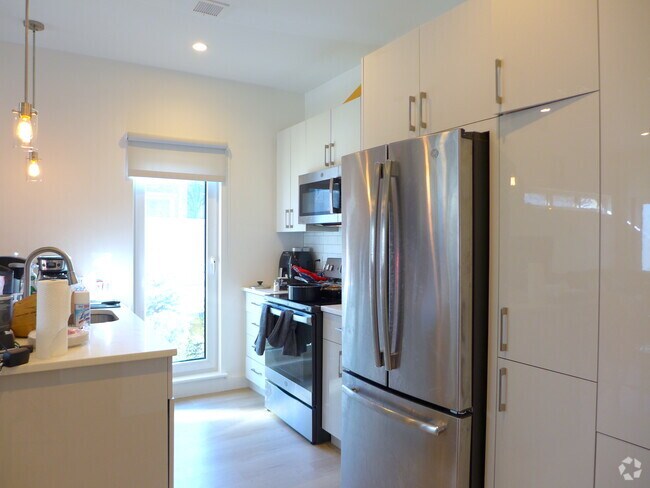 Building Photo - 184 Thornton St Rental