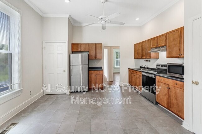 Building Photo - 8753 Signal Hill Rd Unit 1
