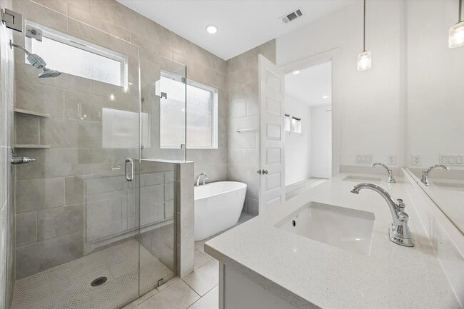 Photo - 1336 Kneehigh Ln