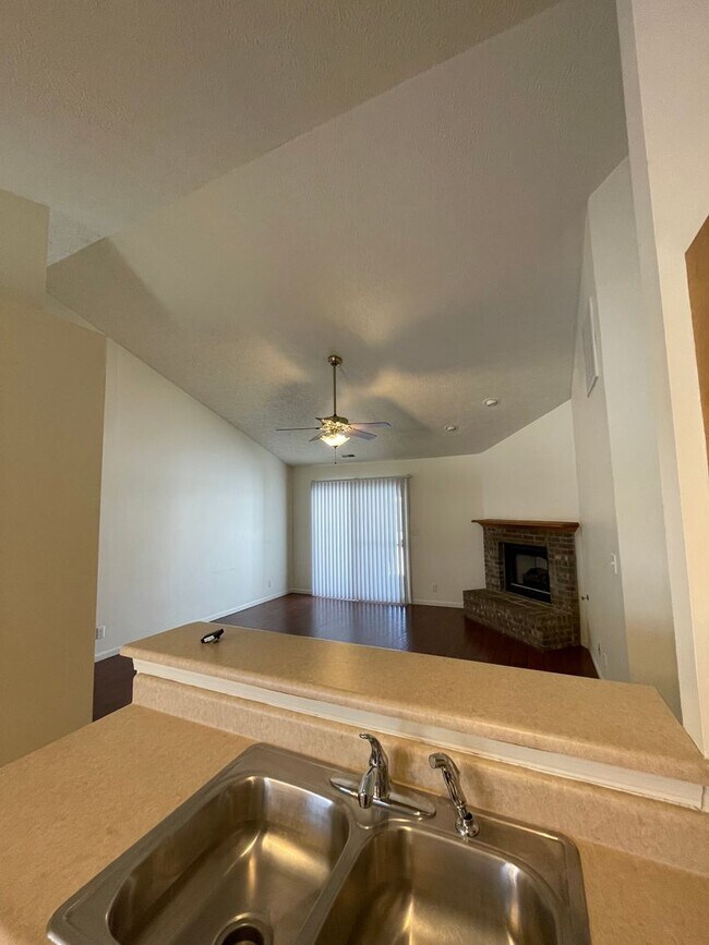 Photo - 2126-2128 Cliburn Road--TBROS Unidad 2128 Cliburn Road