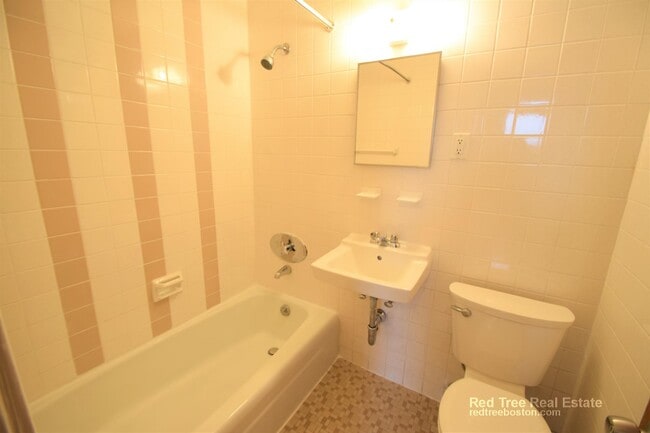 Photo - 172 N Beacon St Unidad 24