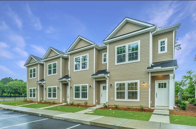 Building Photo - 102 Twin Rivers Dr