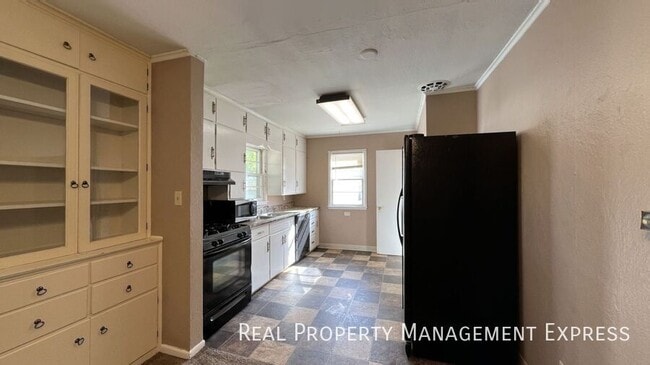 Photo - 1804 S Covell Ave