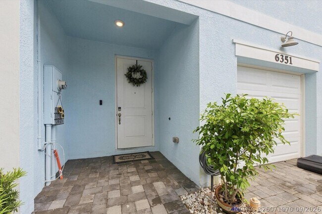 Photo - 6351 Sailpointe Ln