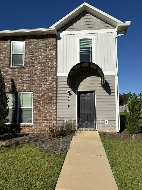 Building Photo - 4415 Village Oak Ln